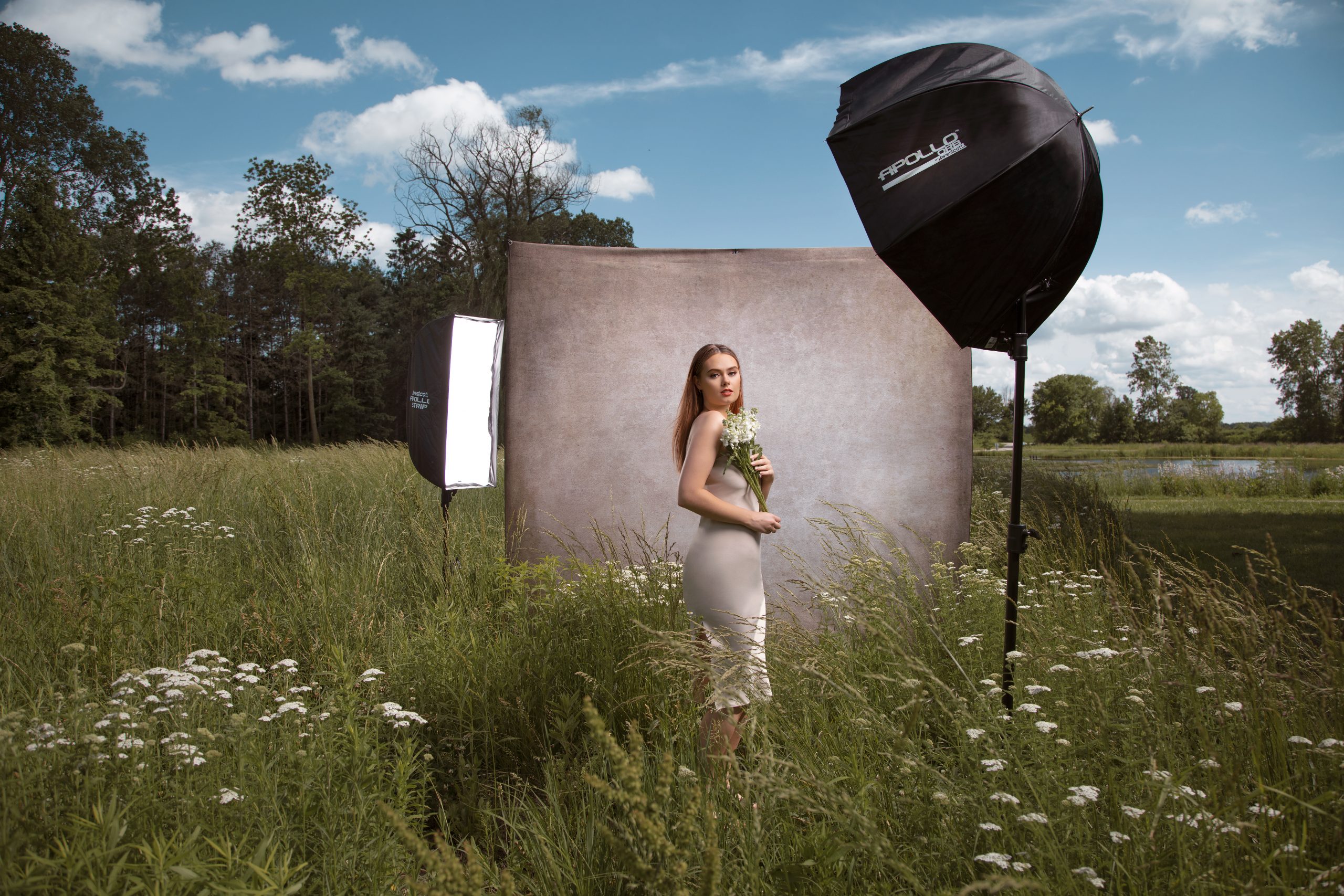 Studio vs Outdoor Photoshoot: How to Choose the Right Setting for Your Images